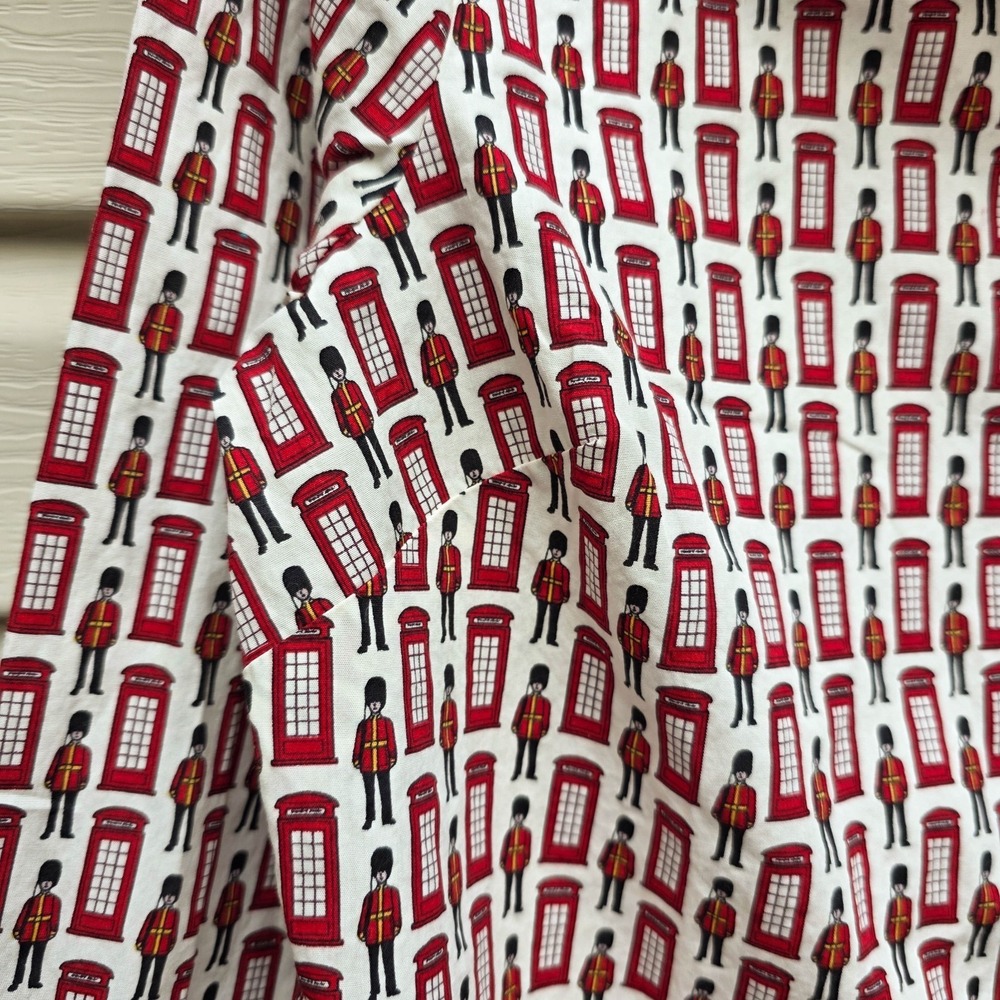 Talbots Petite London Print Shirt Red Phone Booth Guards Novelty Cotton ButtonUp - Picture 3 of 7